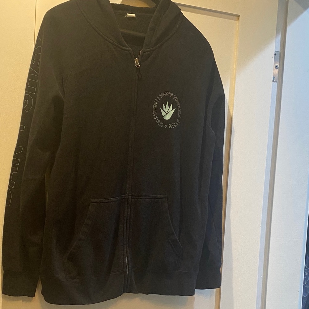 Black Zip-Up Hoodie for Dan & Shay fans   Size Lg